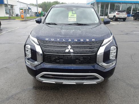 Used 2023 Mitsubishi Outlander SE AWD/4WD image 2
