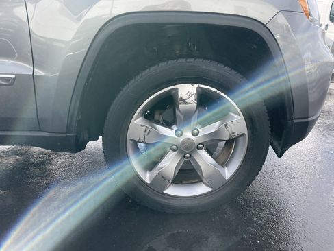 Used 2013 Jeep Grand Cherokee Overland image 7