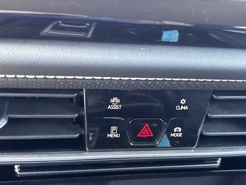 Used 2024 Volkswagen Atlas SE AWD/4WD image 36