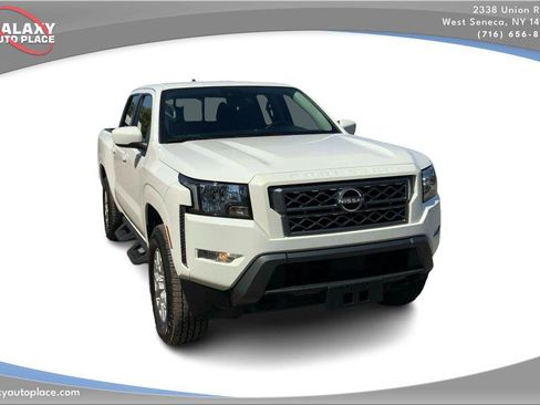 Used 2022 Nissan Frontier SV AWD/4WD image 3
