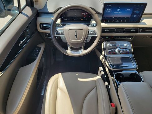 Used 2023 Lincoln Nautilus FWD w/ Premium Package image 15