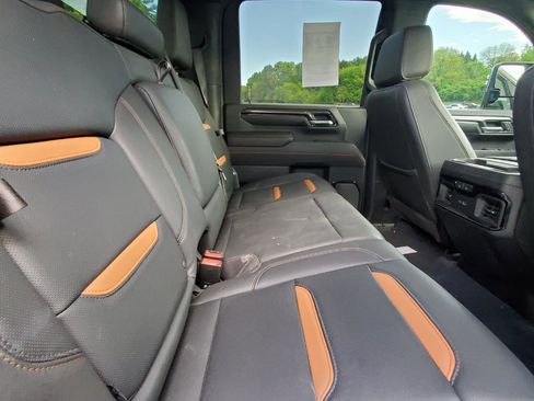 Used 2024 GMC Sierra 2500 AT4 w/ AT4 Premium Plus Package image 6