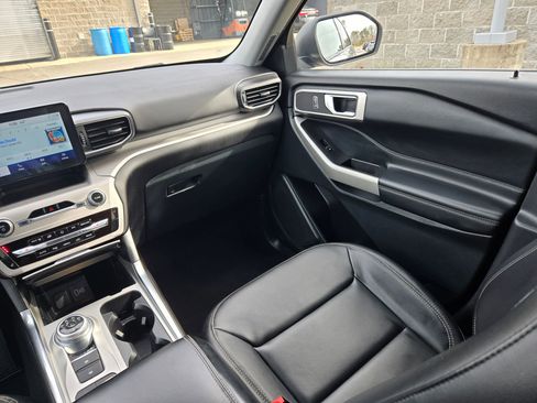Used 2024 Ford Explorer XLT w/ Equipment Group 202A image 11
