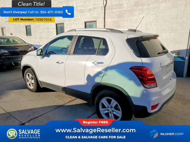 Used 2018 Chevrolet Trax LT w/ Driver Confidence Package AWD/4WD image 3