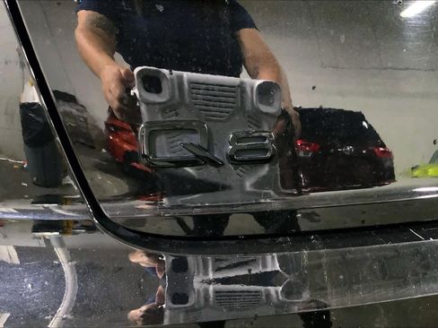 Used 2021 Audi Q8 Premium w/ Black Optic Package image 9