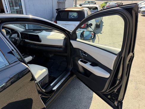 Used 2024 Nissan Ariya AWD image 36
