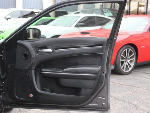 Used 2017 Chrysler 300 S RWD image 9