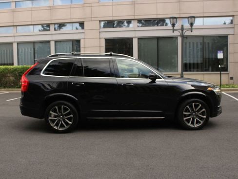 Used 2018 Volvo XC90 T6 Momentum w/ Convenience Package AWD/4WD image 6