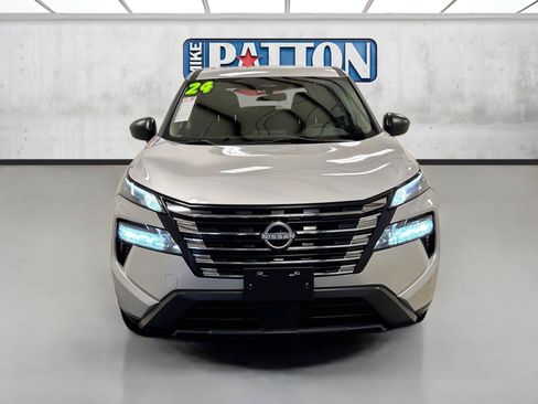 Used 2024 Nissan Rogue S AWD/4WD image 2