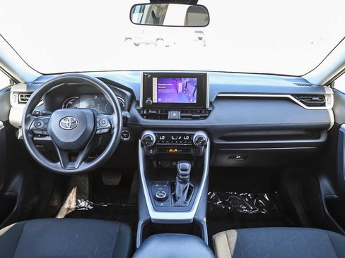 Used 2025 Toyota RAV4 XLE AWD/4WD image 11