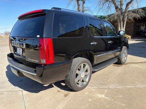 Used 2012 Cadillac Escalade Luxury image 5