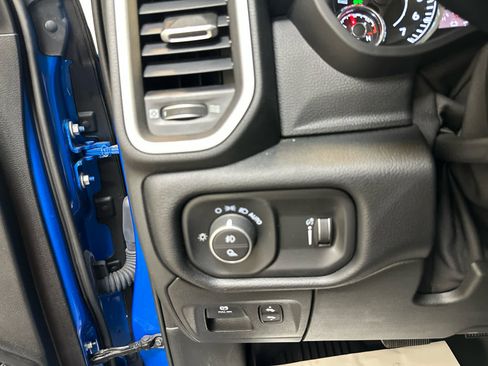 Used 2020 RAM 1500 Big Horn AWD/4WD image 23