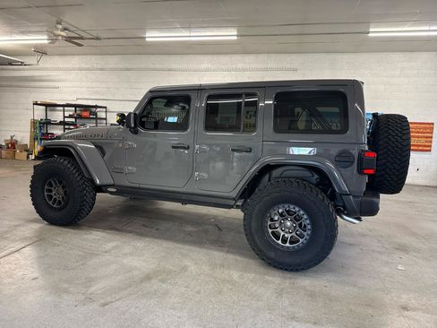 Used 2022 Jeep Wrangler Unlimited Rubicon w/ Xtreme Recon 35" Tire Package AWD/4WD image 2