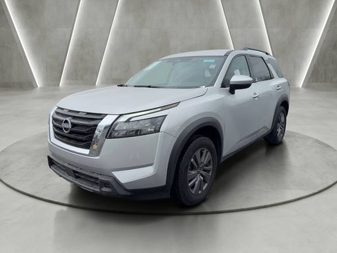 Used 2025 Nissan Pathfinder SV FWD image 3