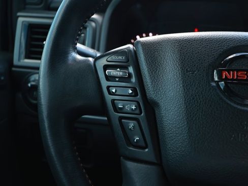 Used 2021 Nissan Titan PRO-4X w/ Pro-4x Convenience Package image 12