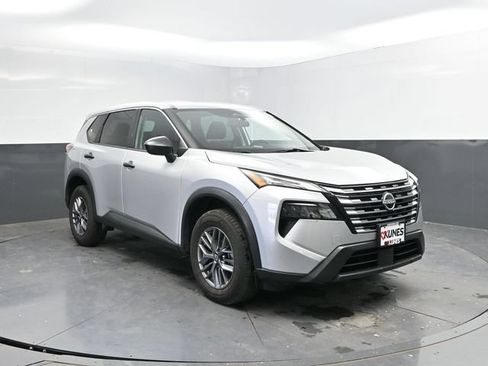 Used 2024 Nissan Rogue S AWD/4WD image 4