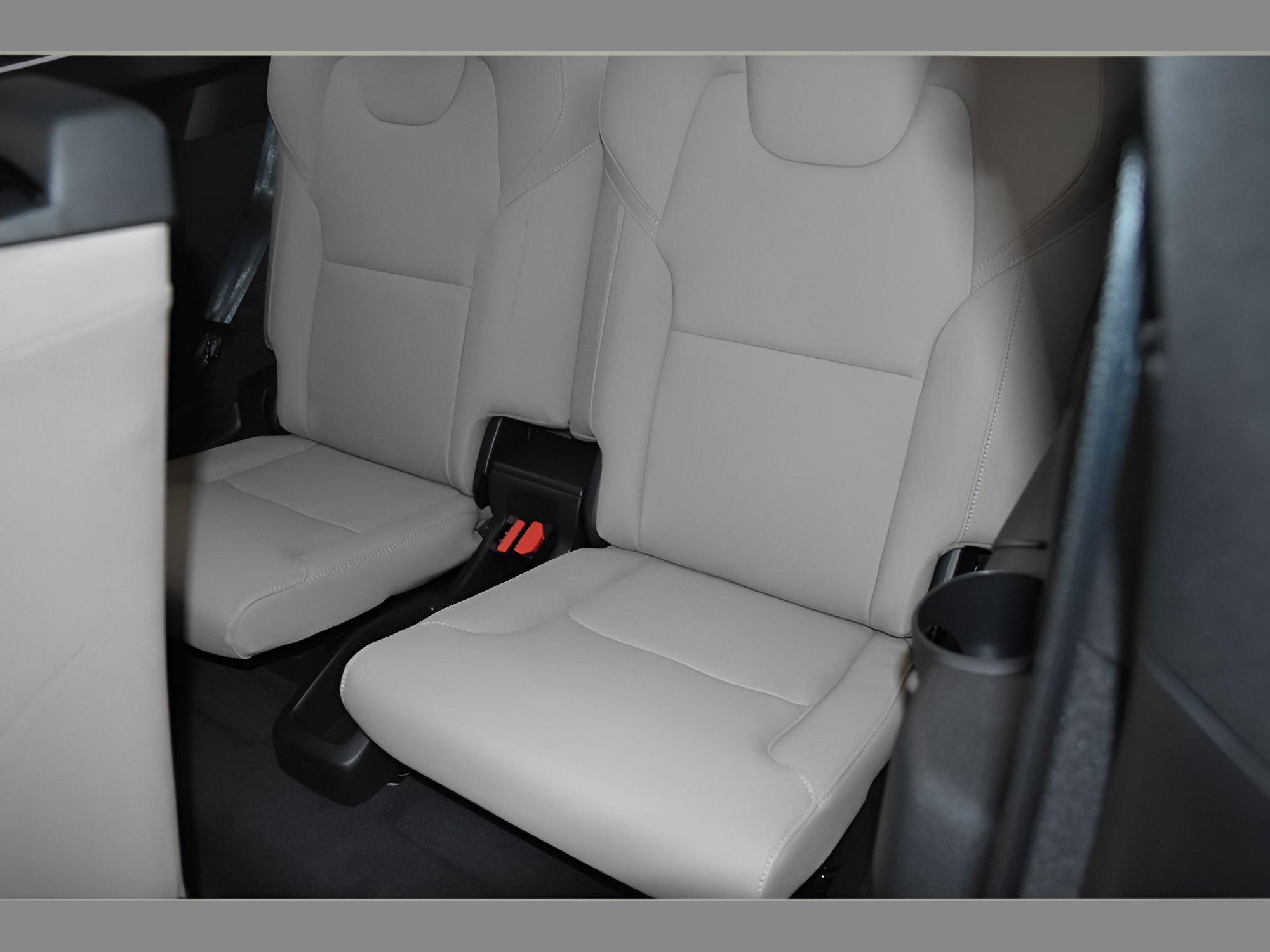 Certified 2026 Volvo XC90 B6 Core w/ Protection Package Premier AWD/4WD image 15
