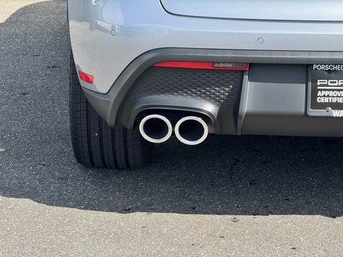 Certified 2026 Porsche Macan AWD/4WD image 17