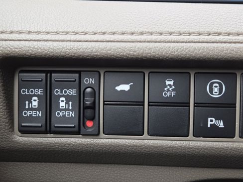 Used 2024 Honda Odyssey Touring image 32