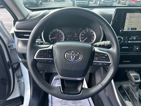 Used 2023 Toyota Highlander XLE FWD image 17