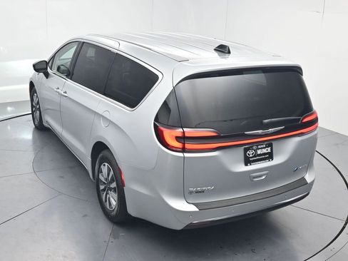 Used 2024 Chrysler Pacifica Limited FWD image 59