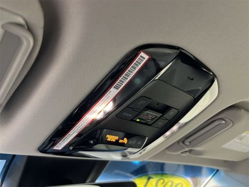 Used 2021 Toyota Venza XLE image 36