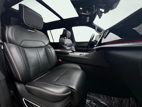 Used 2022 Jeep Grand Wagoneer Series II image 43