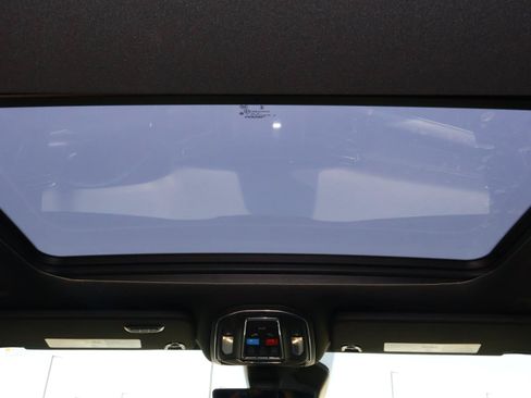 Used 2024 Jeep Wagoneer L 4WD w/ Premium Group I image 14