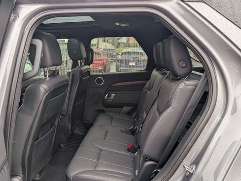 Used 2020 Land Rover Discovery HSE image 15