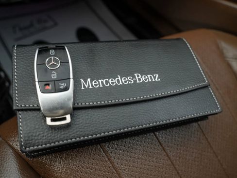 Used 2018 Mercedes-Benz E 300 E 300 4MATIC Sedan 4D w/ Premium 1 Package image 32