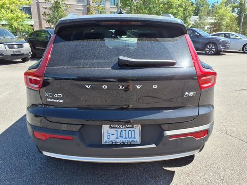New 2025 Volvo XC40 B5 Core w/ Climate Package image 4