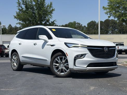 Used 2022 Buick Enclave Premium image 2