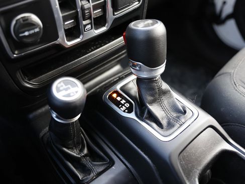 Used 2021 Jeep Wrangler Unlimited Sport image 29