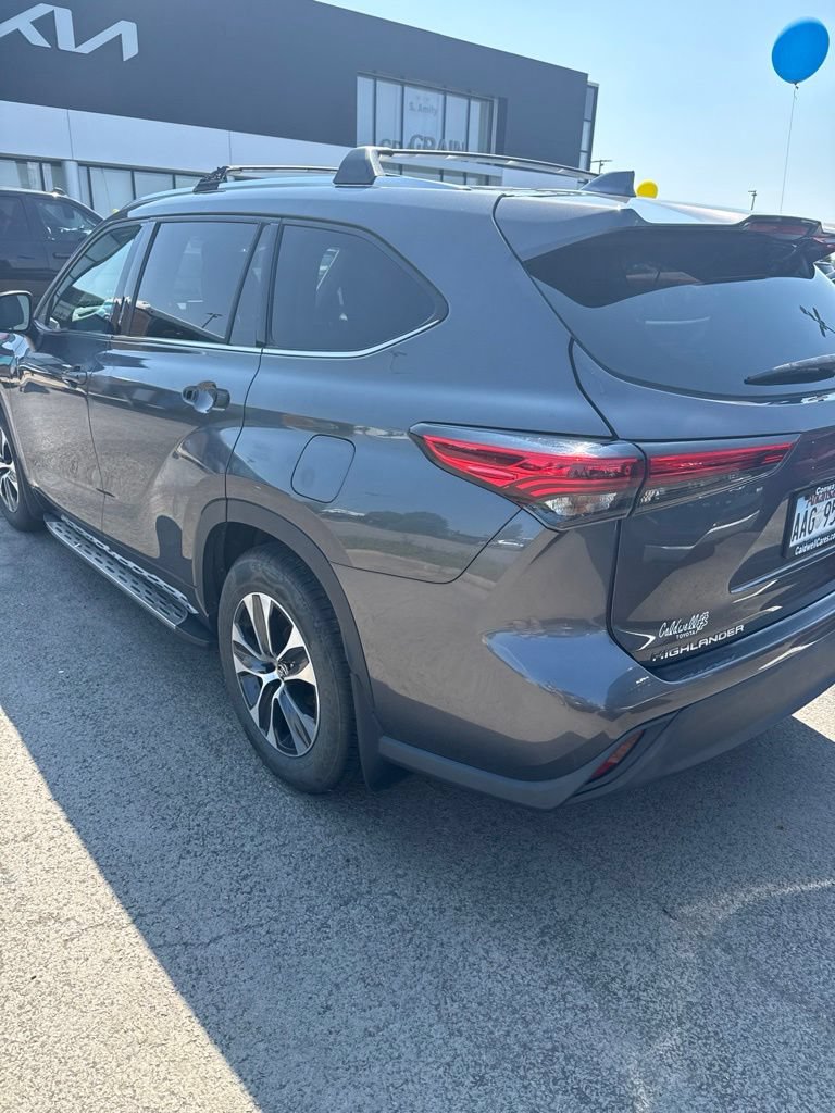 Used 2021 Toyota Highlander XLE FWD image 10