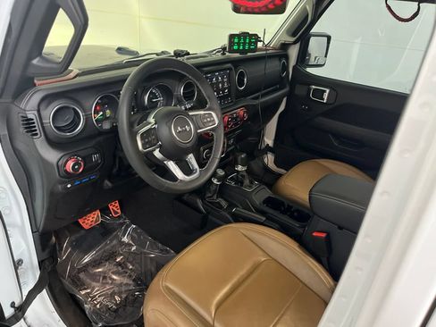 Used 2023 Jeep Wrangler Unlimited Sahara w/ Cold Weather Group AWD/4WD image 25