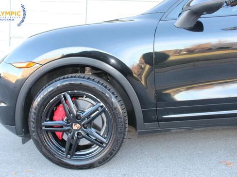 Used 2014 Porsche Cayenne Platinum Edition image 9