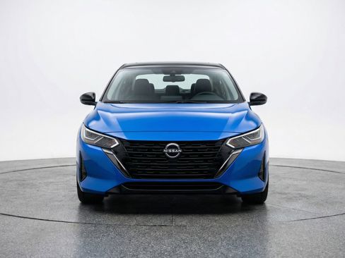 Used 2025 Nissan Sentra SV FWD image 2