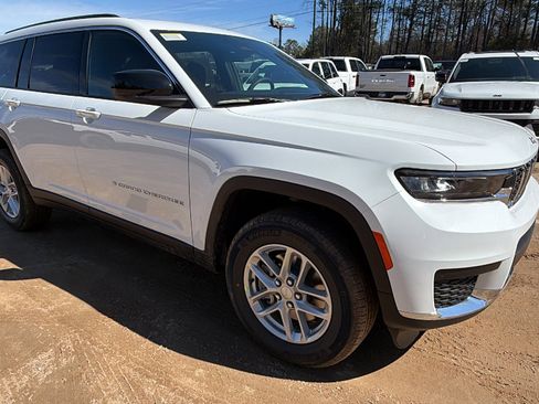 New 2026 Jeep Grand Cherokee L Laredo image 5