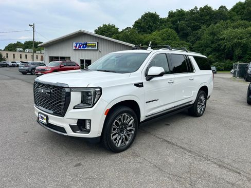 Used 2024 GMC Yukon XL Denali Ultimate AWD/4WD image 1