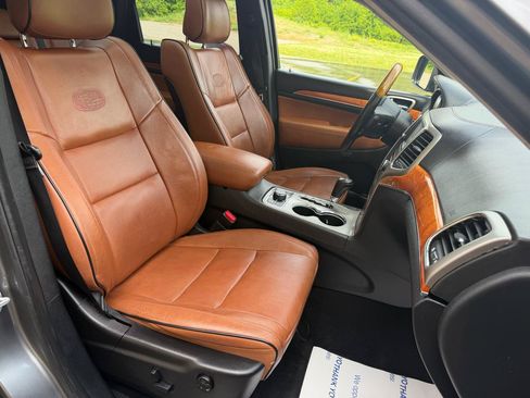 Used 2012 Jeep Grand Cherokee Overland w/ Mopar Chrome Edition Group AWD/4WD image 31