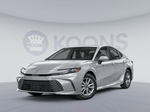 Used 2025 Toyota Camry LE FWD image 1