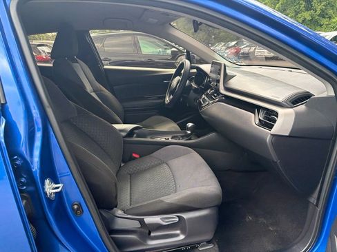 Used 2020 Toyota C-HR LE FWD image 5