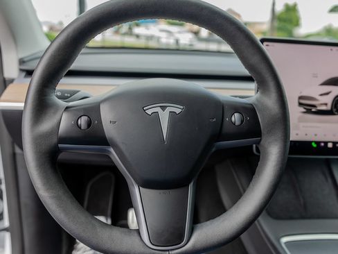 Used 2024 Tesla Model Y Performance AWD/4WD image 5