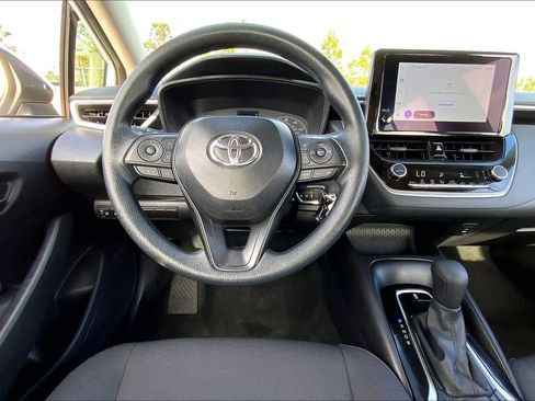 Used 2025 Toyota Corolla LE image 5