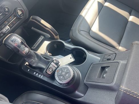 New 2025 Ford Bronco Badlands image 32