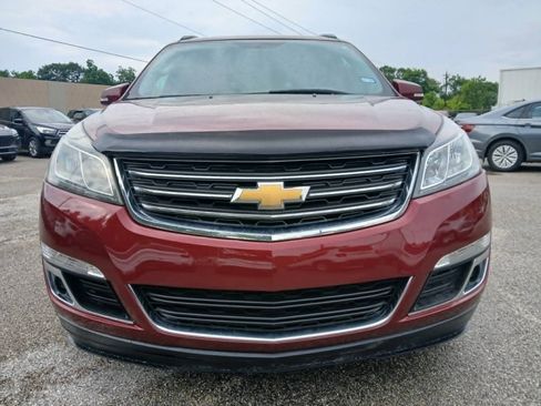 Used 2017 Chevrolet Traverse LT w/ Style and Technology Package FWD image 2