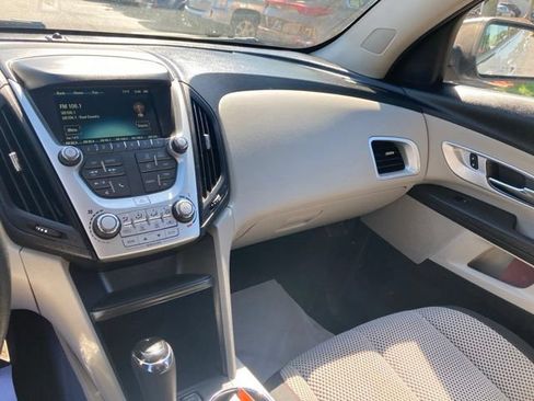 Used 2017 Chevrolet Equinox LS FWD image 21