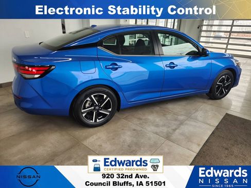 Used 2025 Nissan Sentra SV FWD image 8