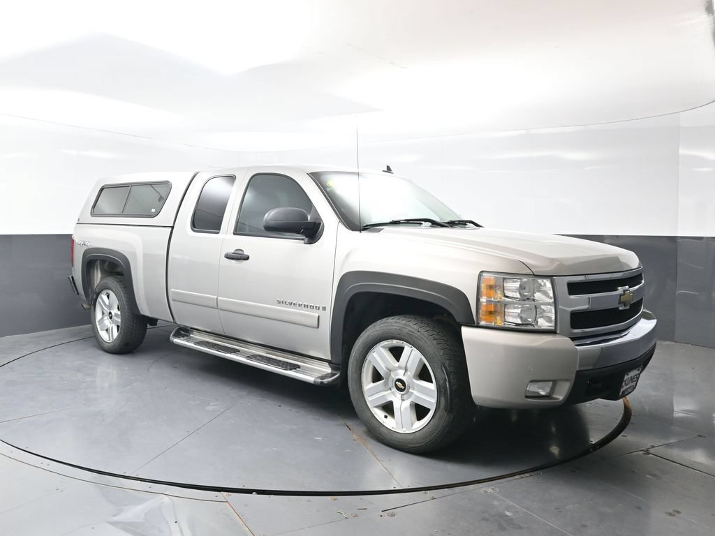 Used 2008 Chevrolet Silverado 1500 LT w/ All Star Edition AWD/4WD image 4