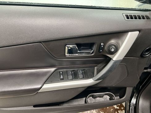 Used 2013 Ford Edge SEL FWD image 19